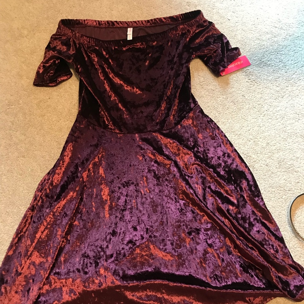 BRAND NEW SMALL DRESS